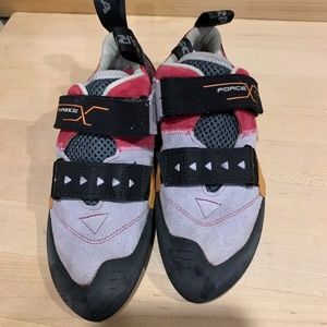 Women's Scarpa Force X climbing shoes, size 38.5